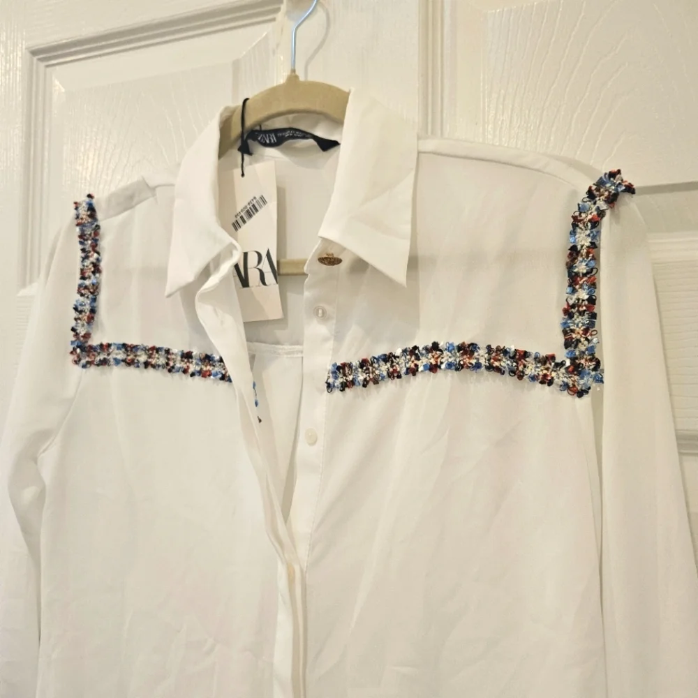 🔥NWT Zara embellished, textured, white blouse size XS